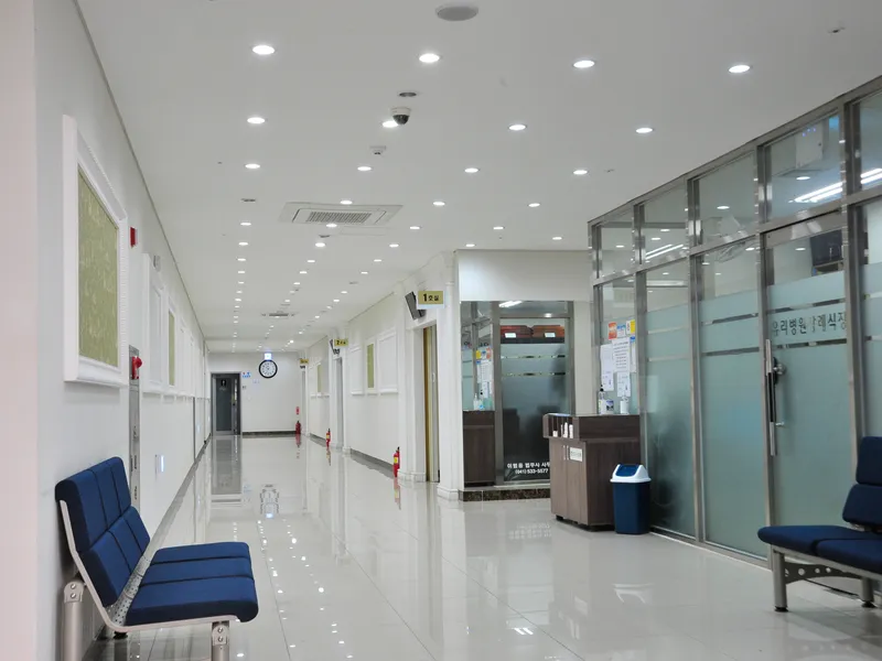 아산유리요양병원 장례식장 장례식장 외관 전경 및 주차장 상세 사진 1