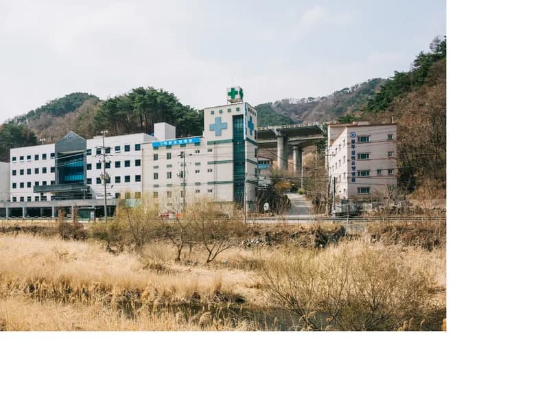 서원 바른장례식장 장례식장 외관 전경 및 주차장 상세 사진 1