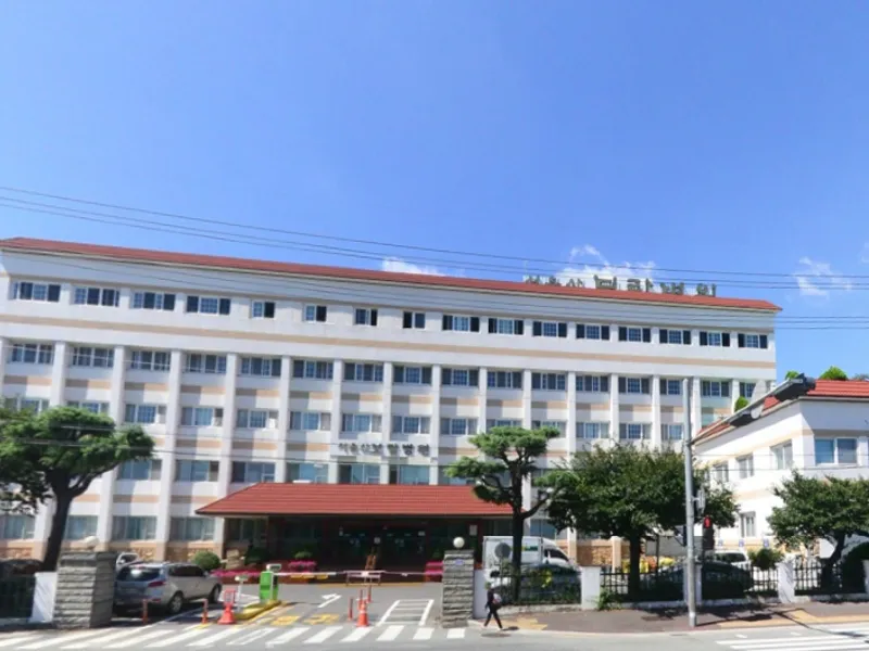 서울산국화원장례식장 장례식장 외관 전경 및 주차장 상세 사진 1