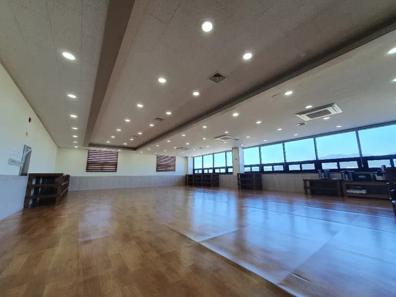 선산 국화원 전문 장례식장 장례식장 외관 전경 및 주차장 상세 사진 1