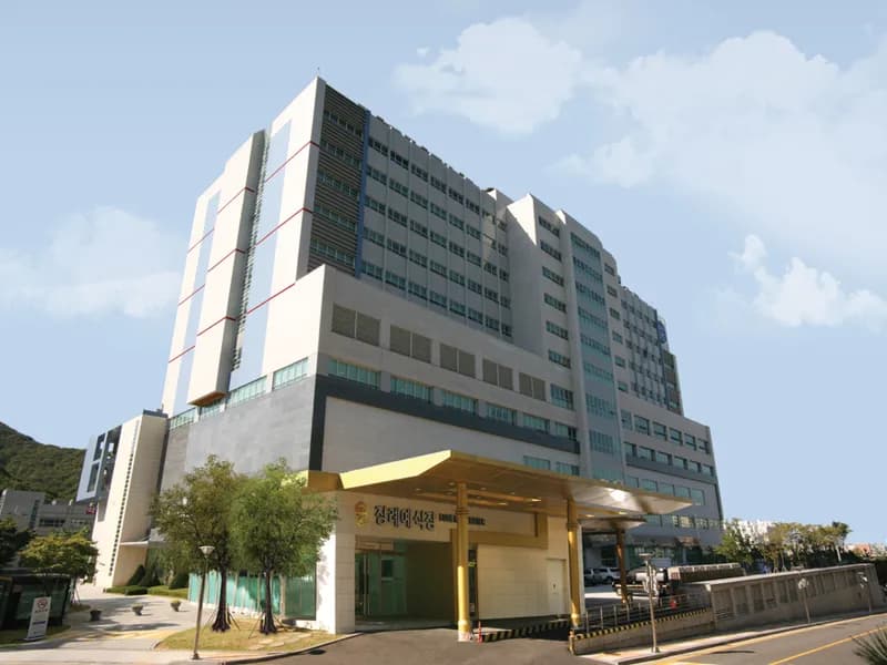 국제성모장례식장 장례식장 외관 전경 및 주차장 상세 사진 1