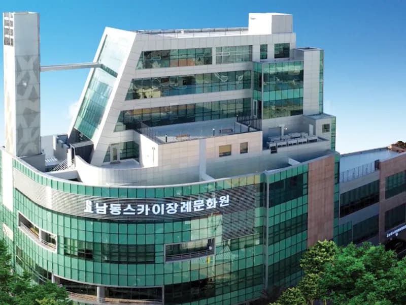 남동스카이장례식장 장례식장 외관 전경 및 주차장 상세 사진 1