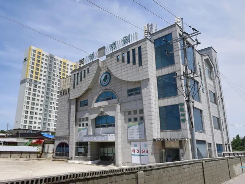 주문진장례식장 장례식장 외관 전경 및 주차장 상세 사진 1