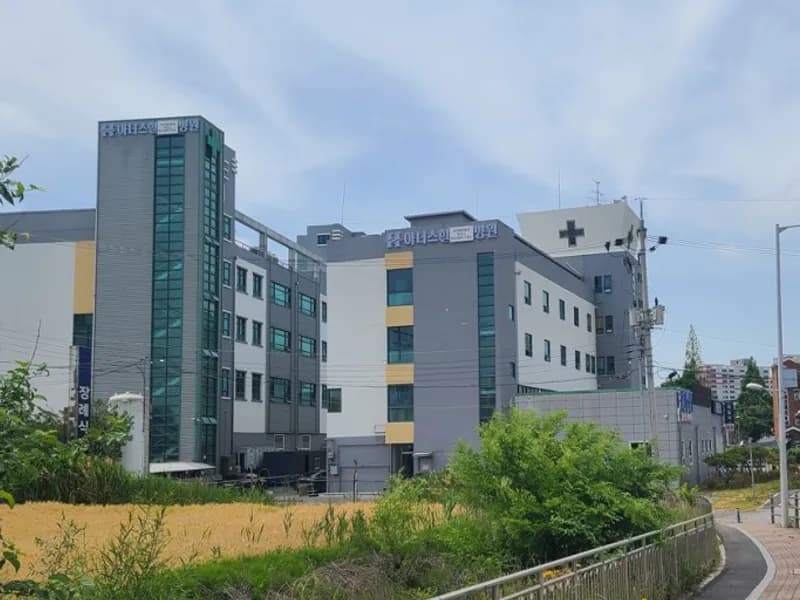 아너스힐병원장례식장 장례식장 외관 전경 및 주차장 상세 사진 1