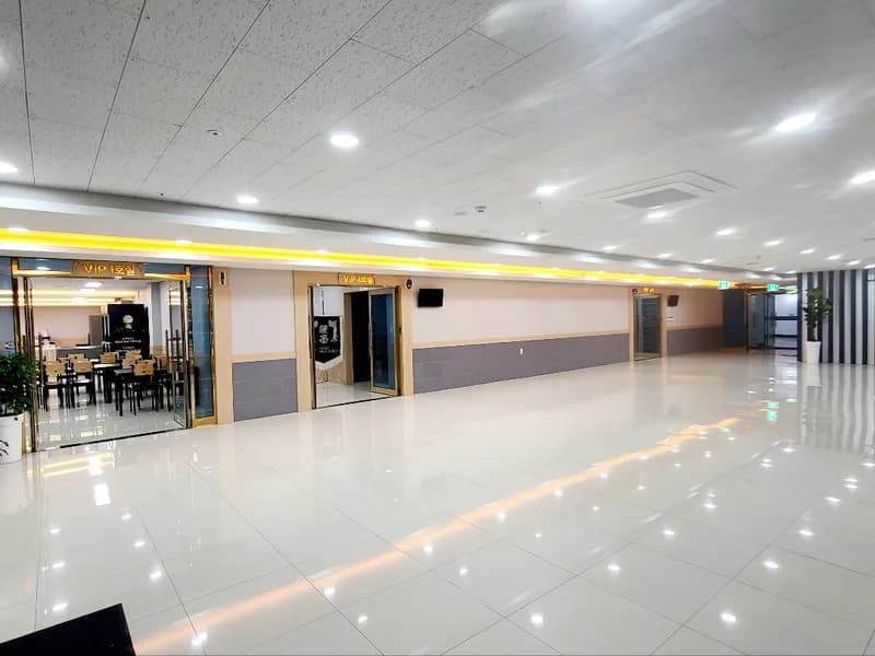 의)증평휴장례식장 장례식장 외관 전경 및 주차장 상세 사진 1