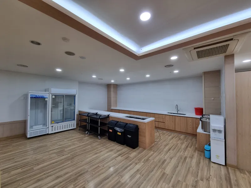 신세계장례식장 장례식장 외관 전경 및 주차장 상세 사진 1