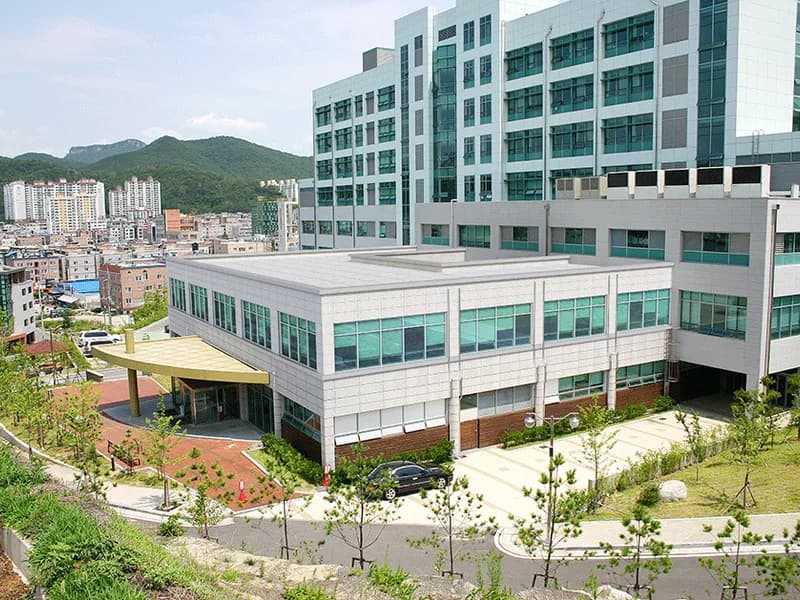 구미강동병원장례식장 장례식장 외관 전경 및 주차장 상세 사진 1