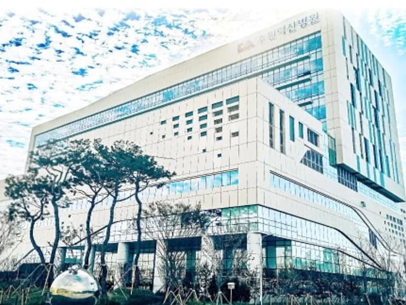 수원덕산병원장례식장 장례식장 외관 전경 및 주차장 상세 사진 1