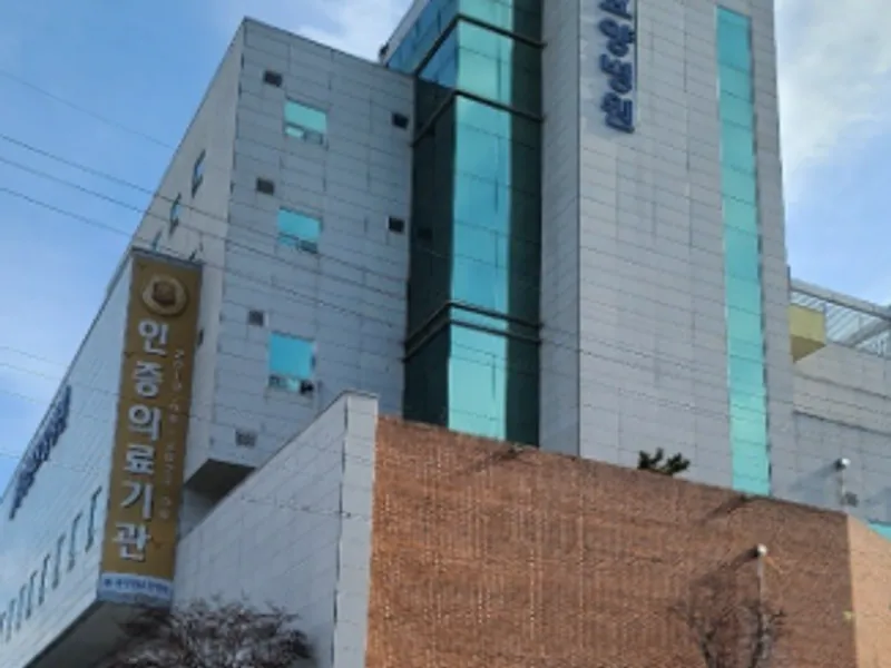 동창원장례식장 장례식장 외관 전경 및 주차장 상세 사진 1