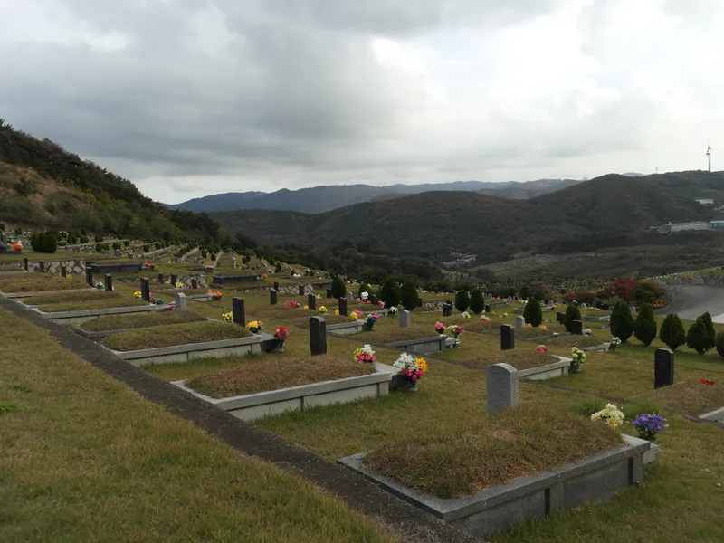 undefined 명당 (재)경주공원묘원 공원묘지 매장묘 및 가족묘 단지 전경 3