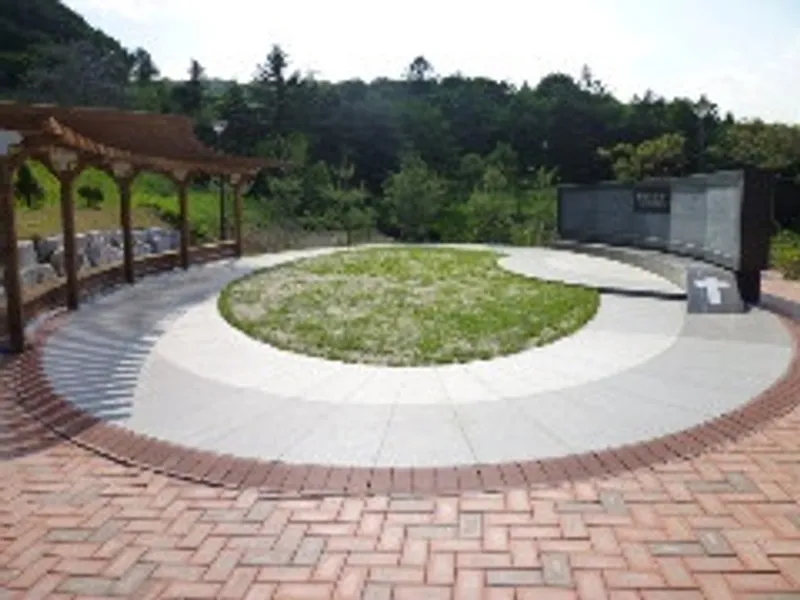undefined 친환경 자연장지 충현공원 자연장지 수목장/잔디장 추모목 전경 4