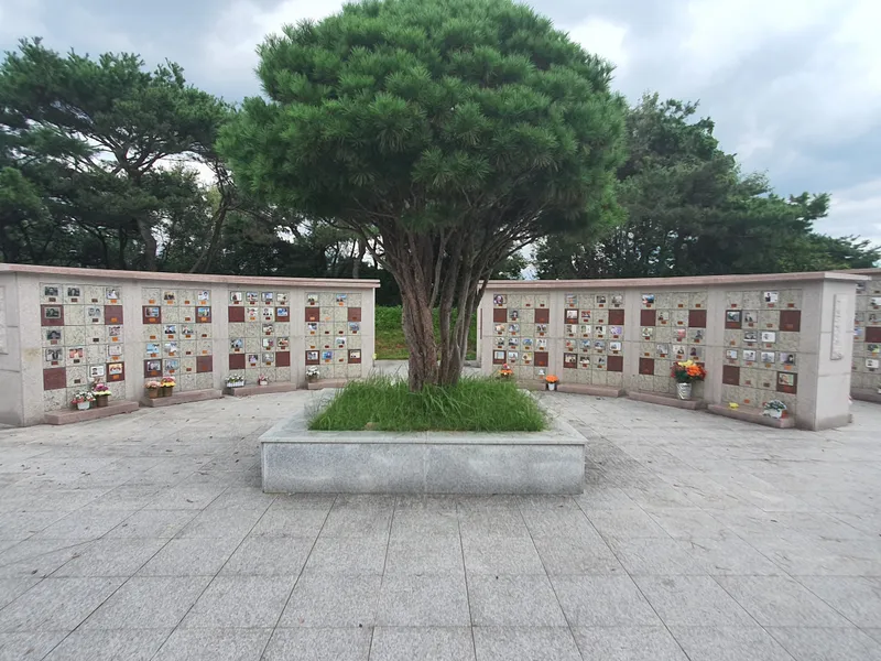 undefined 추모시설 갑향군립묘원(봉안) 납골당(봉안당) 안치단 및 제례실 시설 사진 3