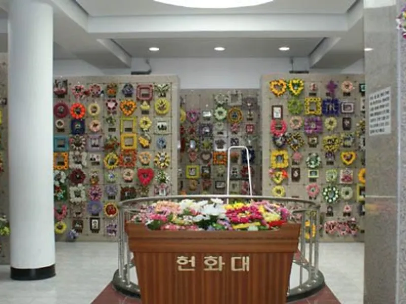 undefined 추모시설 용미리분묘형추모의집 납골당(봉안당) 안치단 및 제례실 시설 사진 2