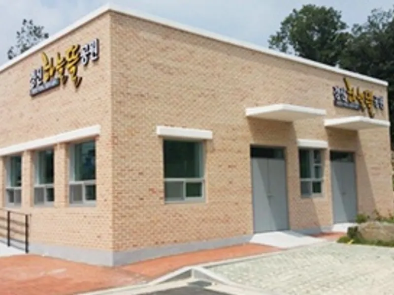 undefined 추모시설 경신하늘뜰공원 봉안당 납골당(봉안당) 안치단 및 제례실 시설 사진 3