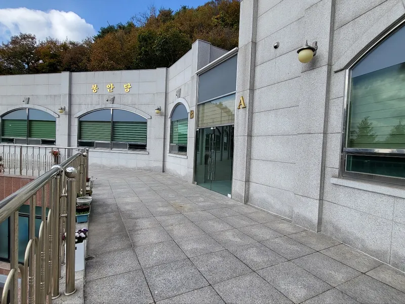 undefined 추모시설 연천동막골추모관 납골당(봉안당) 안치단 및 제례실 시설 사진 2